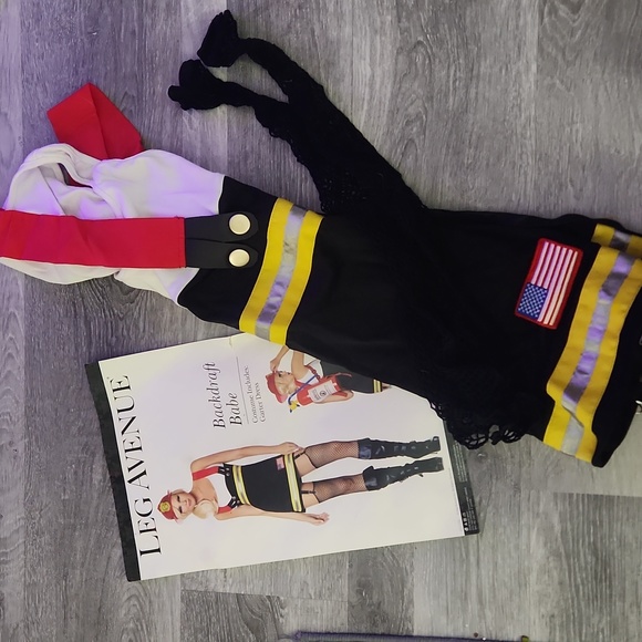 Sexy Backdraft Babe Women's Firefighter Costume - Picture 2 of 2